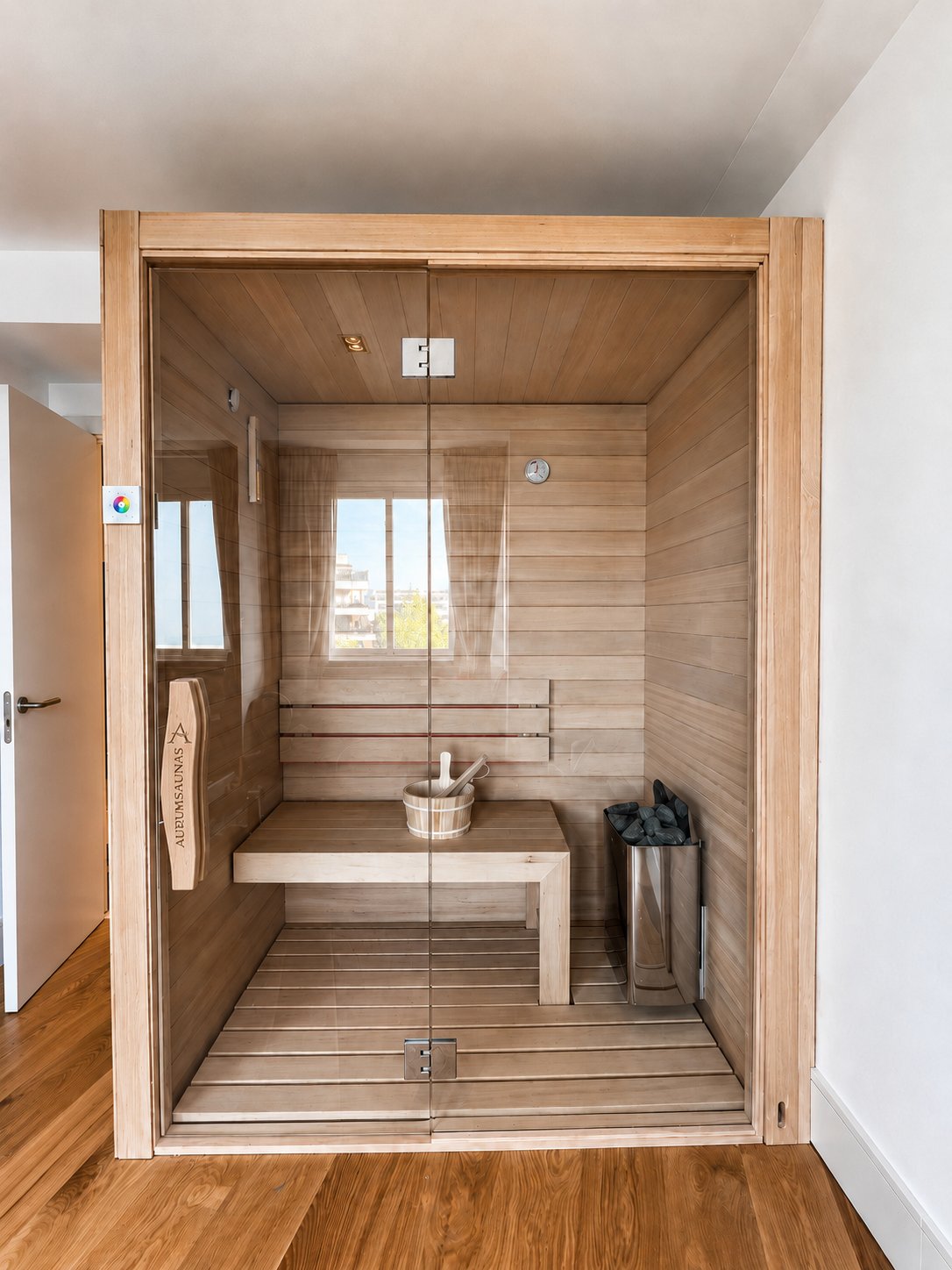 Interior de sauna a medida instalada por Aurum Saunas en Marina Botafoch, Ibiza